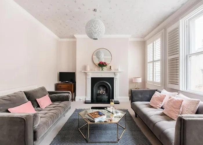 Charlotte Street Apartment Bath